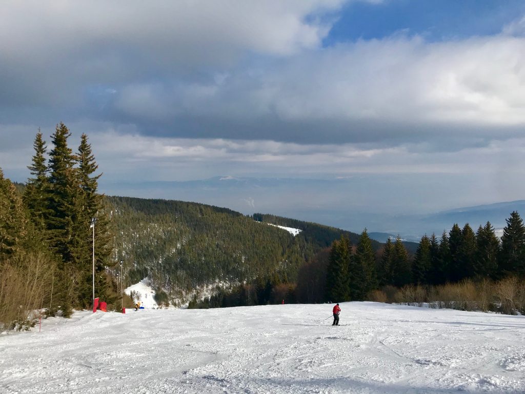 https://www.cocodeewanderlust.com/wp-content/uploads/2019/02/Weekend-Ski-Trip-in-Sofia-slopes.jpg